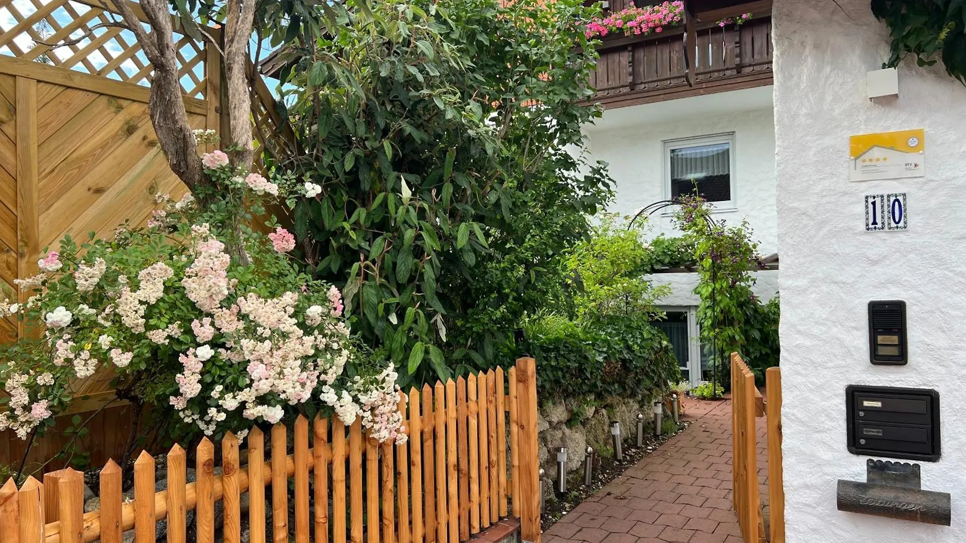 Apartment Ferienwohnungen Christoph In Der Edelweissstrasse Pfaffing Germany